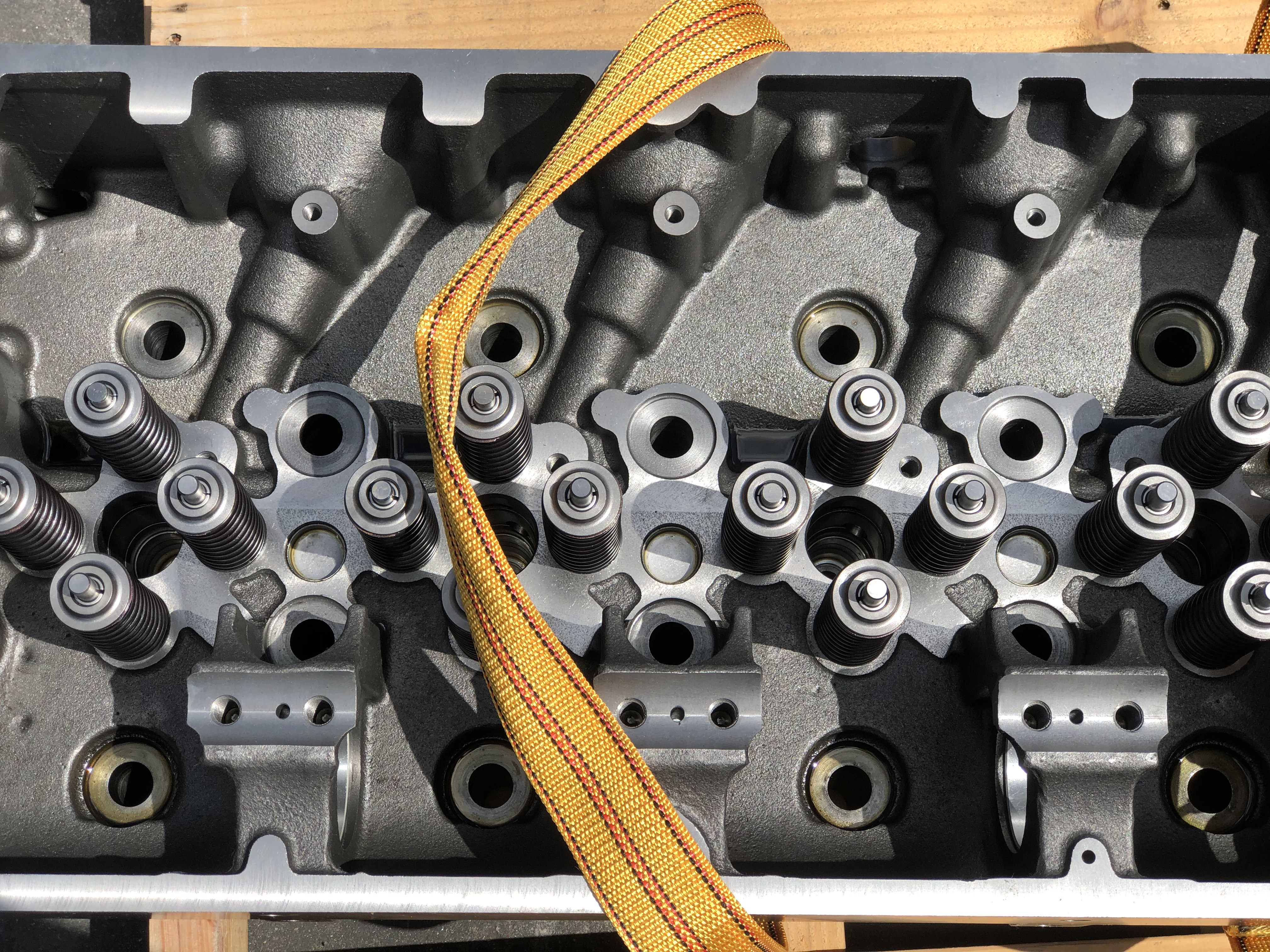 Cummins ISX cylinder head ( SOHC )