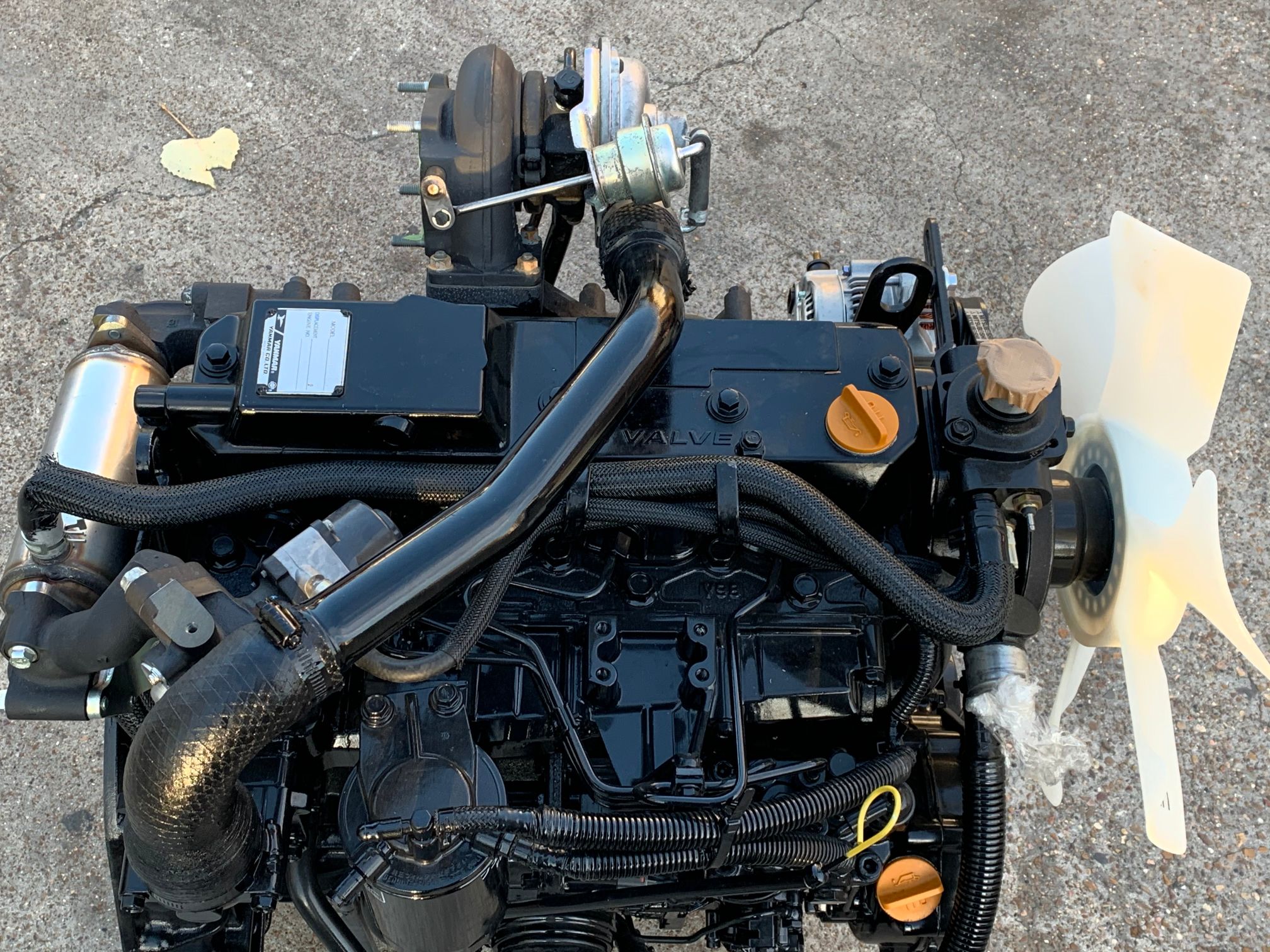Yanmar 4TNV106 engine