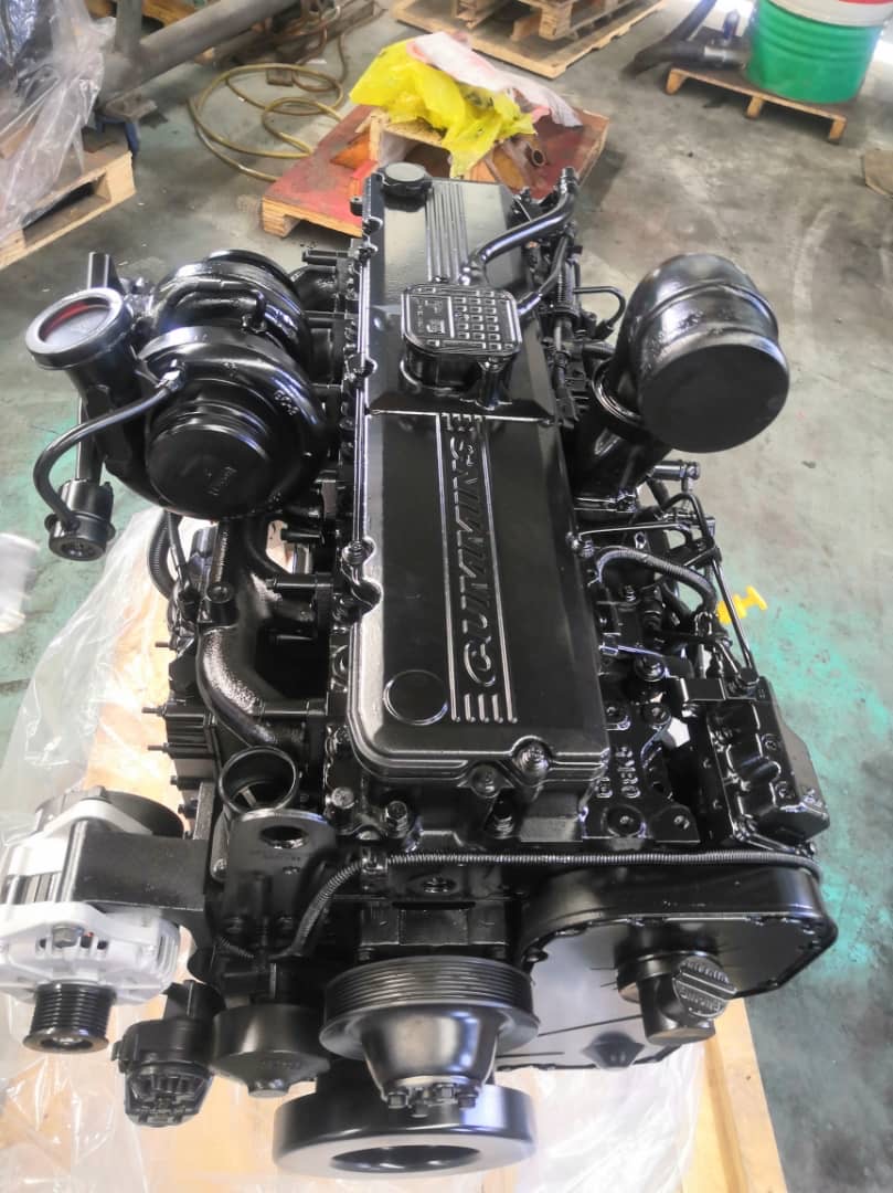 Komatsu SAA6D114E-5 engine