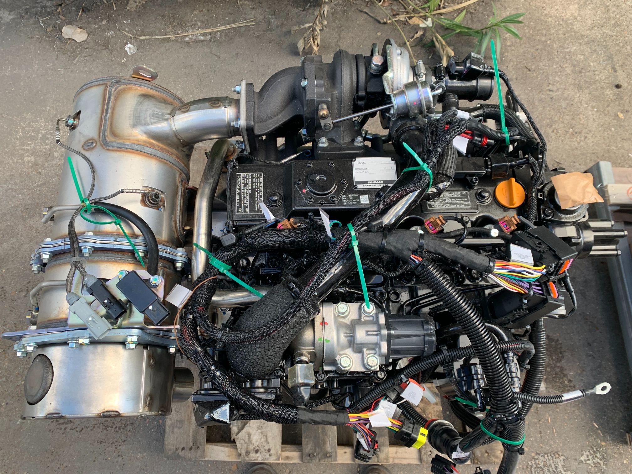 Yanmar 4TNV98CT engine