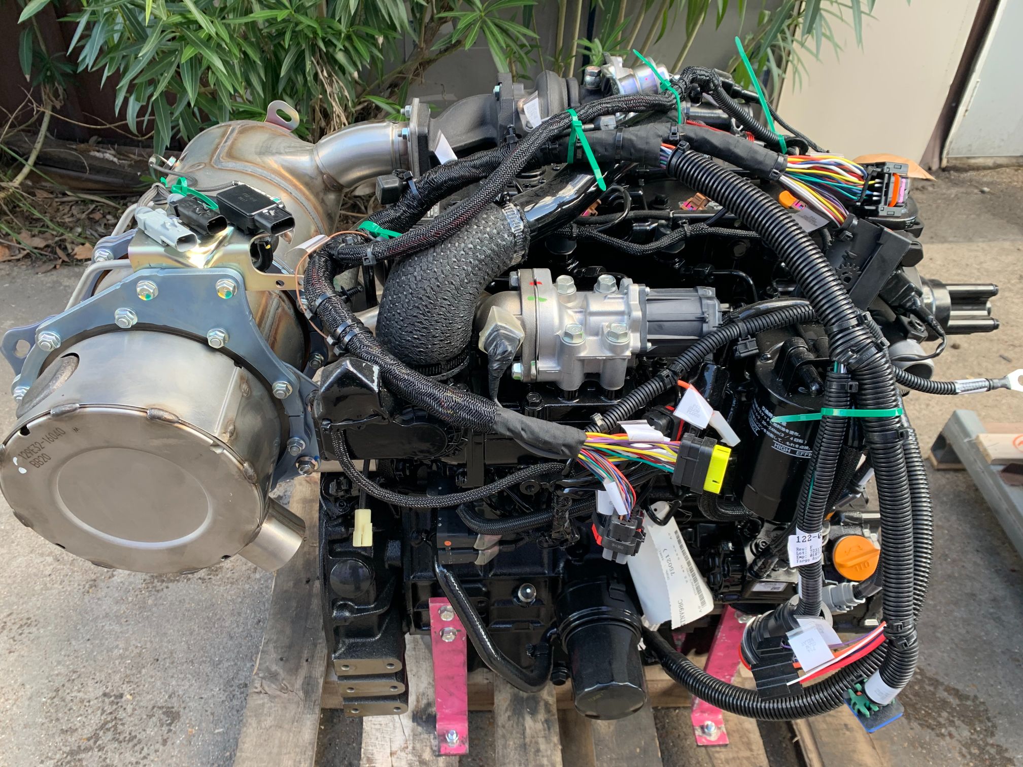 Yanmar 4TNV98CT engine