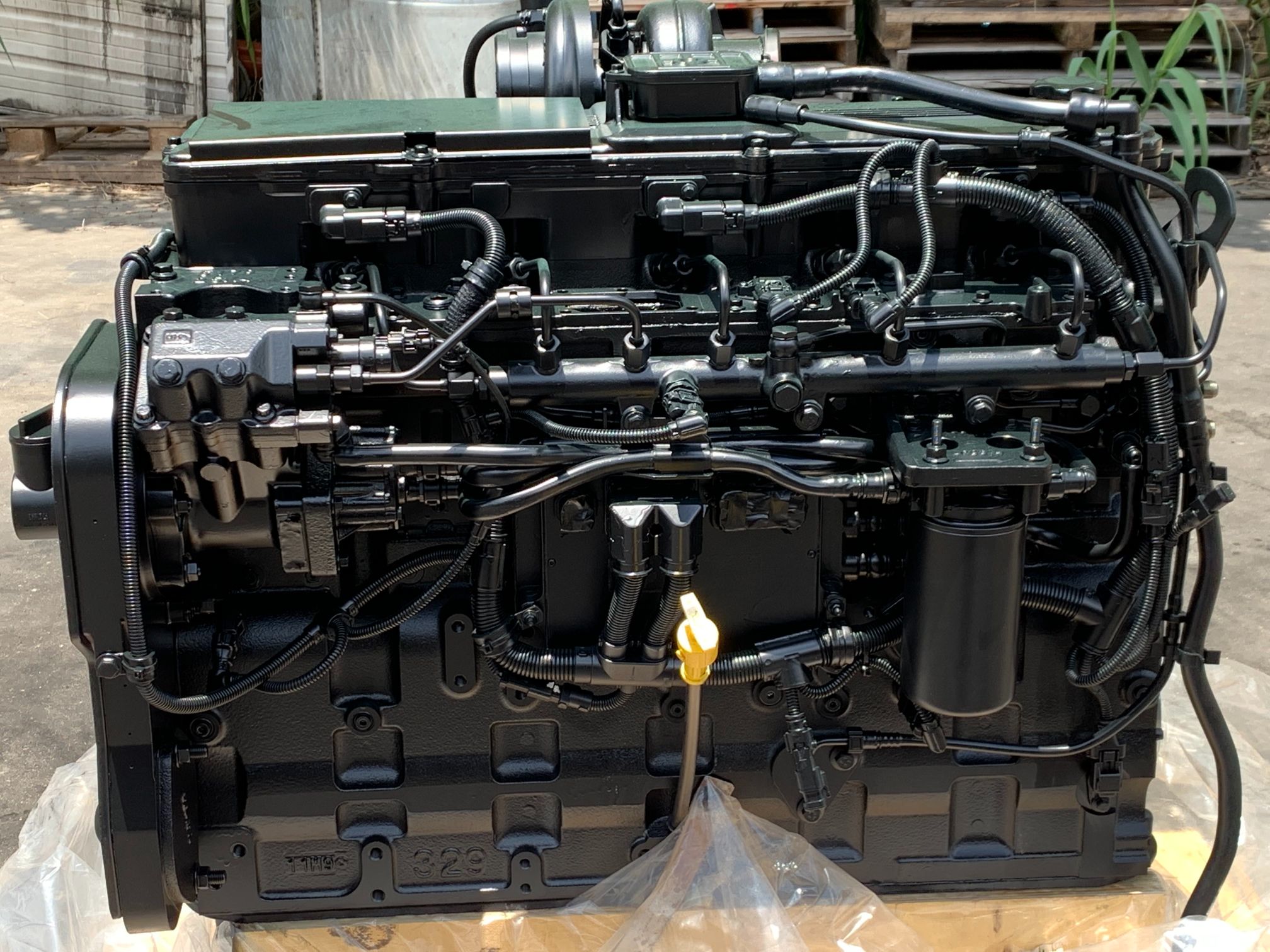 Komatsu SAA6D114E-6 engine