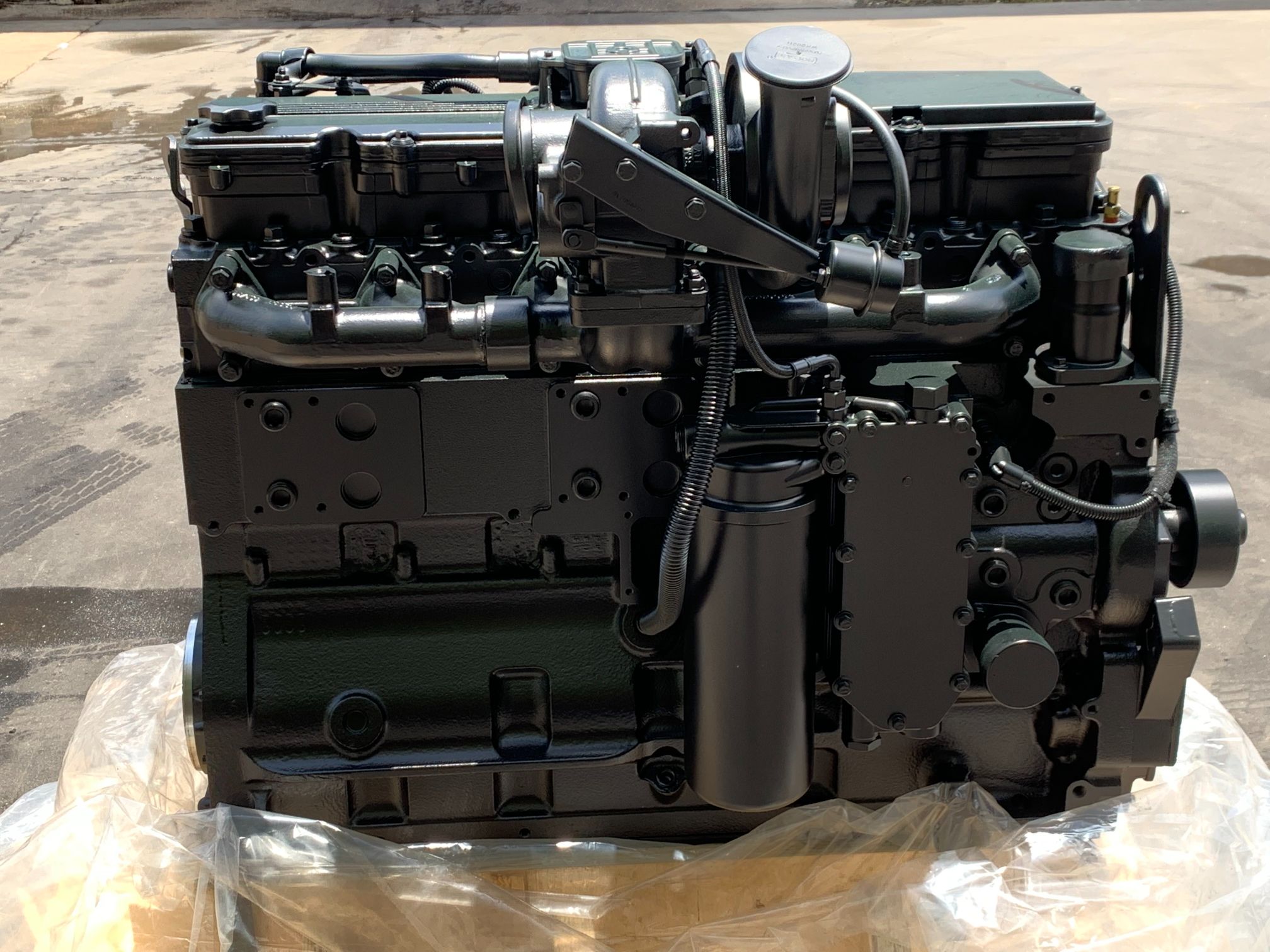 Komatsu SAA6D114E-6 engine