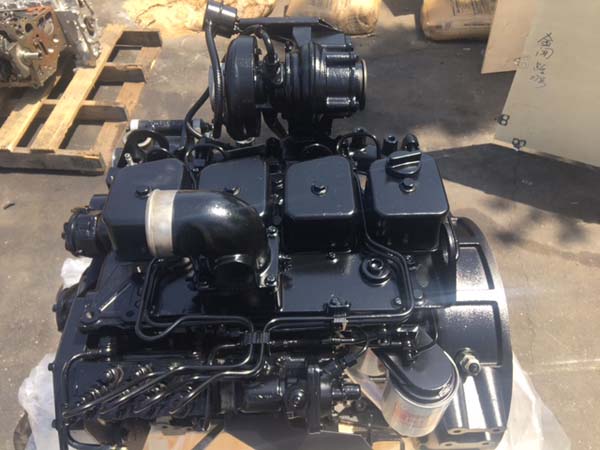 Komatsu SA4D102E-1 engine