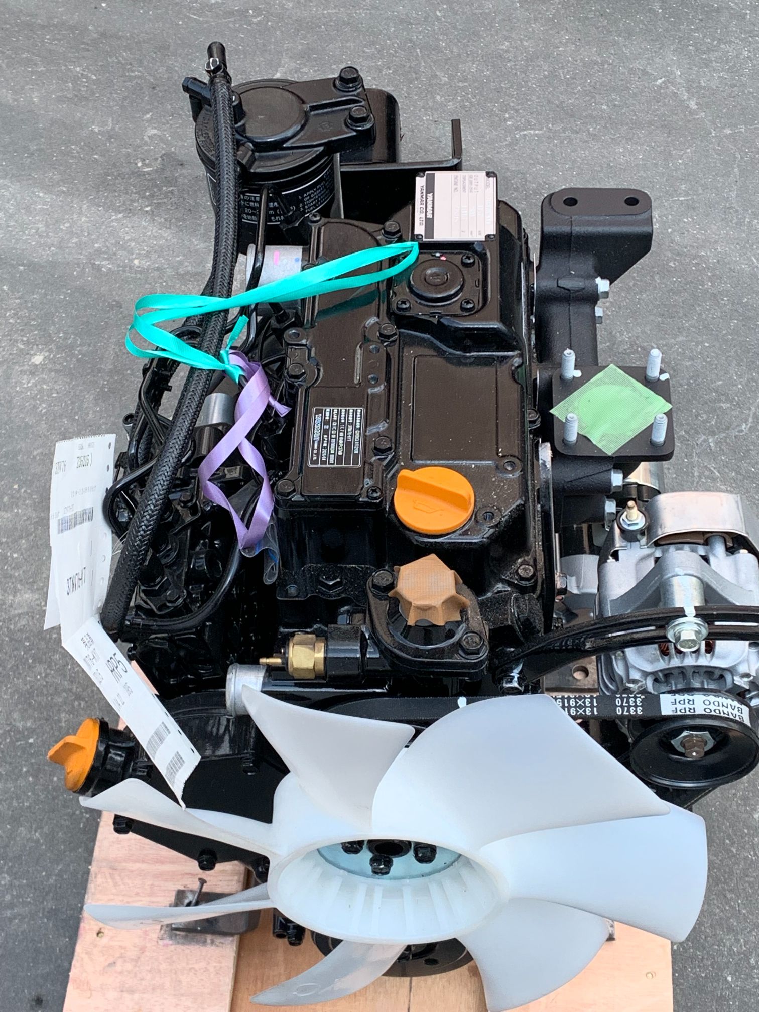 Yanmar 3TNV76 engine
