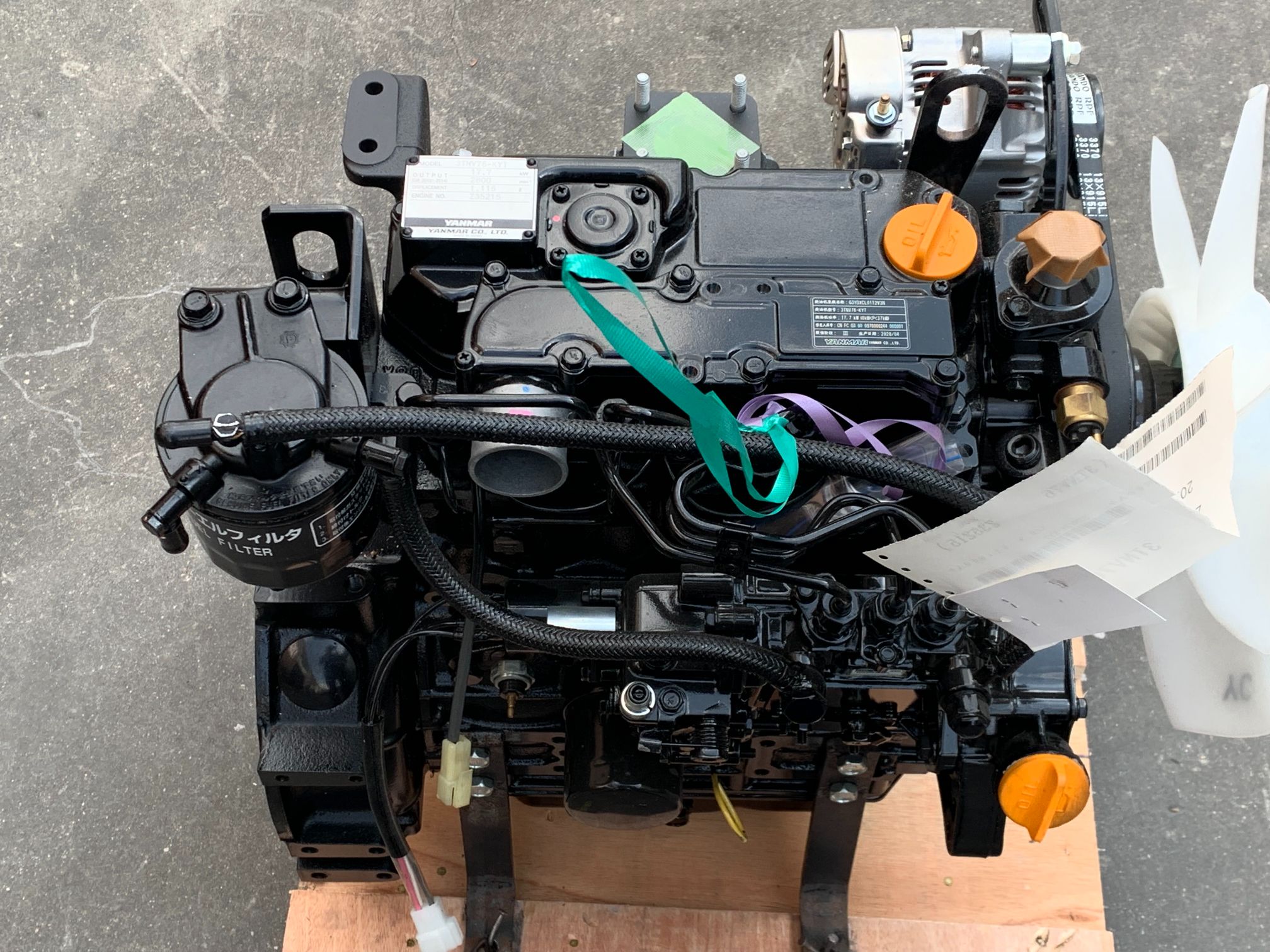 Yanmar 3TNV76 engine