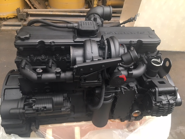 Komatsu SAA6D114E-3 engine