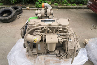 Komatsu SAA4D107E-1 engine