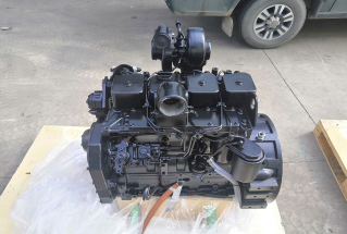 Komatsu SAA4D102E engine