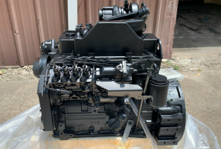 Komatsu SAA4D102E engine